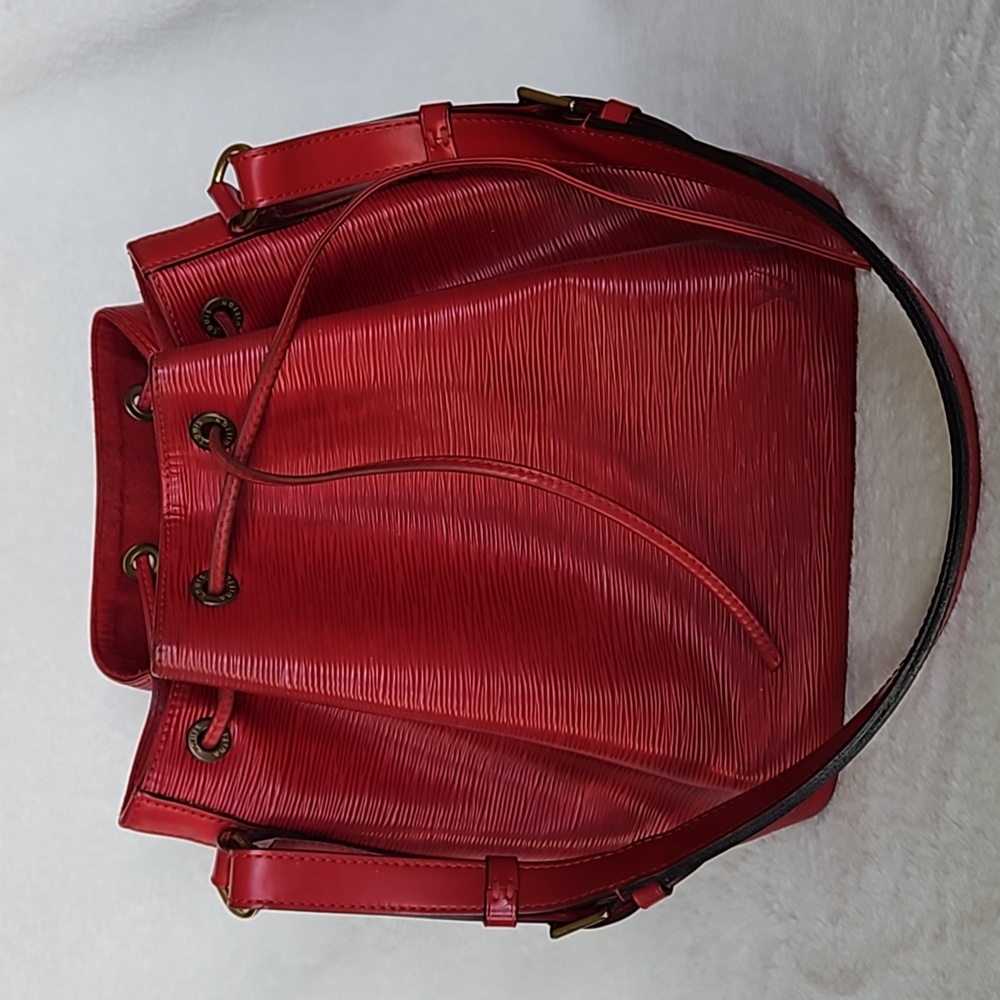 Louis Vuitton Noe Red Epi *EUC* ♥️